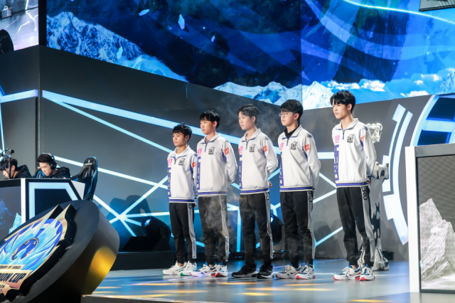 B8 在与 TSM 的比赛中退出了 Thunderpick 世界锦标赛 2024 预选赛。
